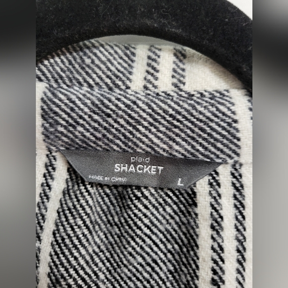 Shacket Plaid Button-Up in Black and White Double Button Pockets Size L - Picture 2 of 7